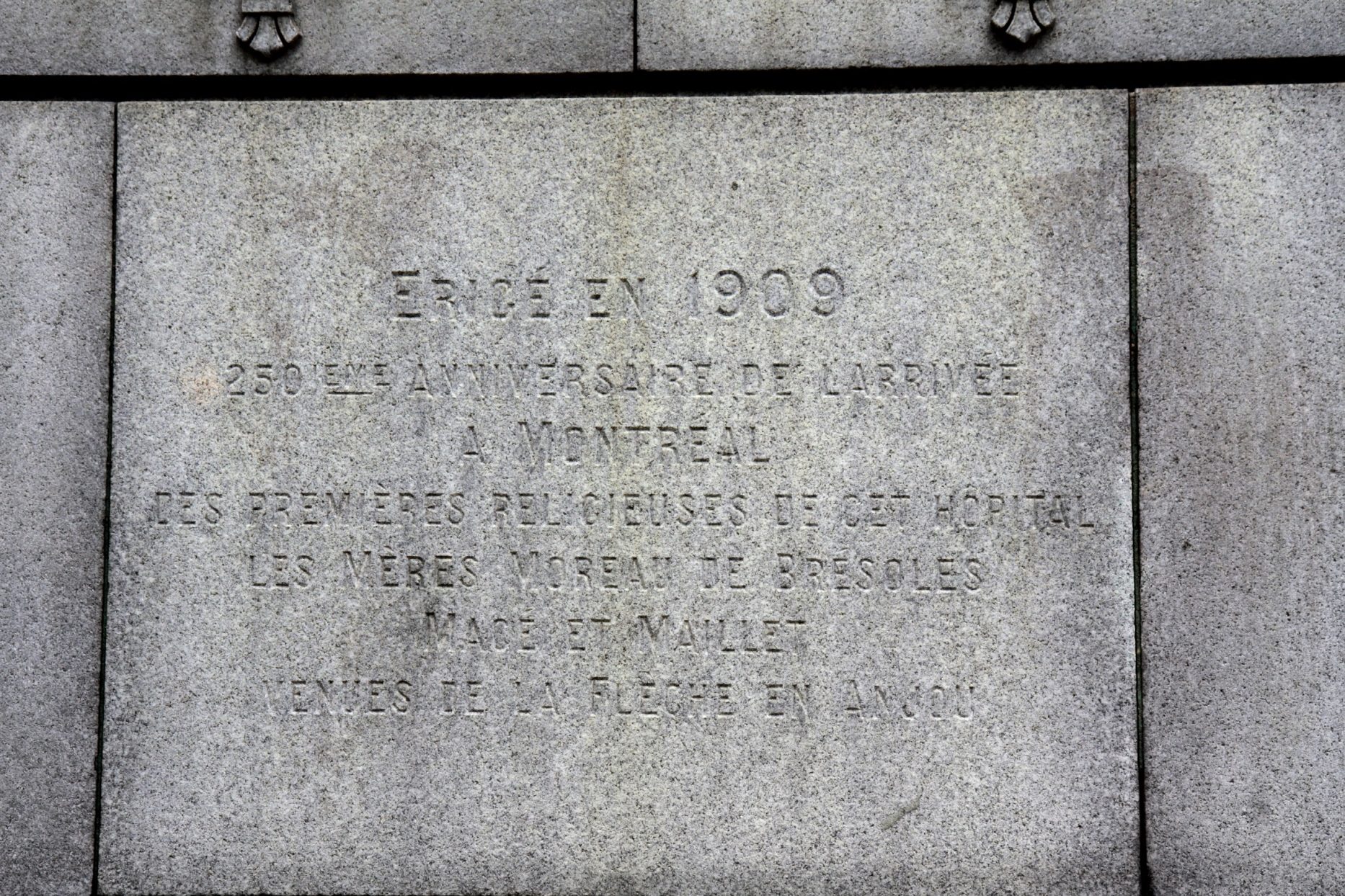 Jeanne Mance's monument, Montreal - 07.JPG
